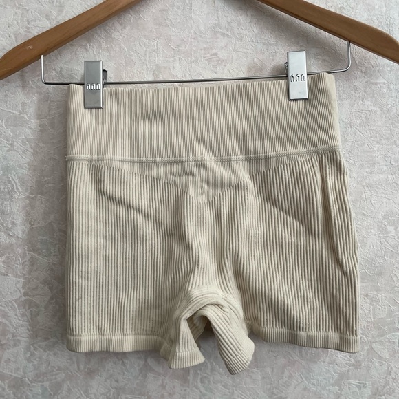 Sommer Ray women's small ribbed fitted shorts - Picture 4 of 5